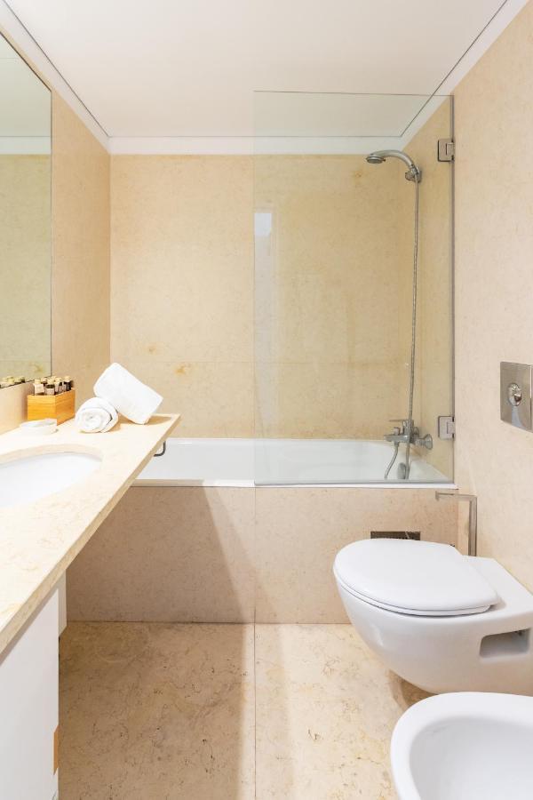 Joivy Chiado Self Check-In 2-Br Flat With Parking Daire Lisboa Dış mekan fotoğraf