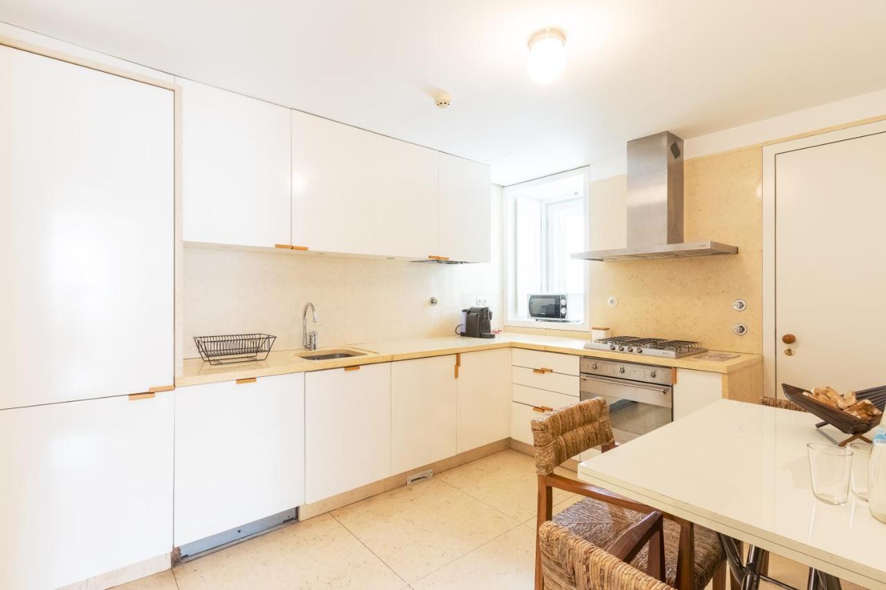 Joivy Chiado Self Check-In 2-Br Flat With Parking Daire Lisboa Dış mekan fotoğraf